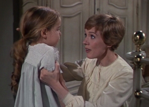 Maria comforts Gretl